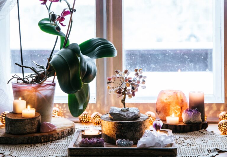 Aprende cómo crear un poderoso altar de la abundancia en tu hogar