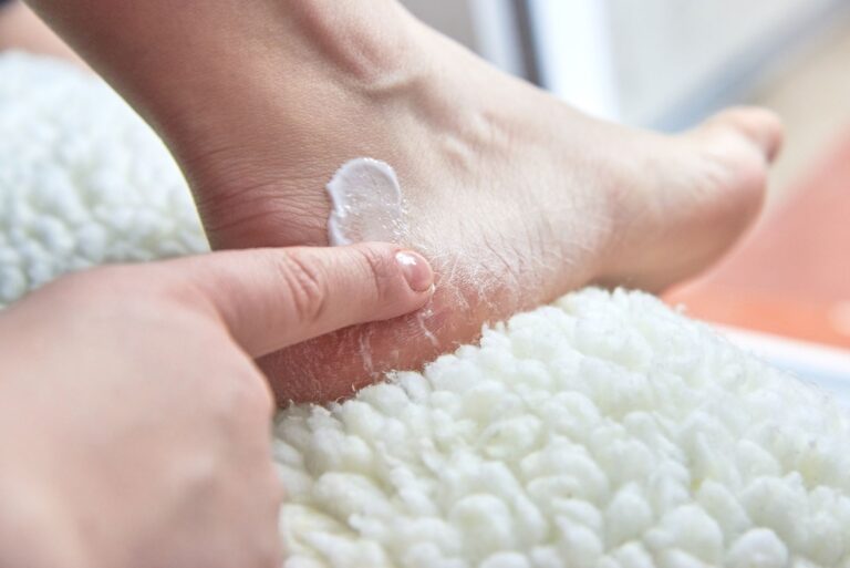 Aprende cómo el bicarbonato y el vinagre pueden transformar la salud de tus pies