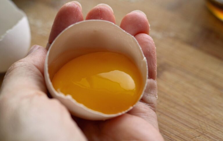 Aprende cómo leer el huevo de limpia y purificar tu energía de manera efectiva