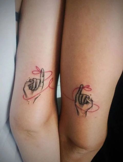 Aprende la magia del amor eterno con tatuajes de hilo rojo en pareja