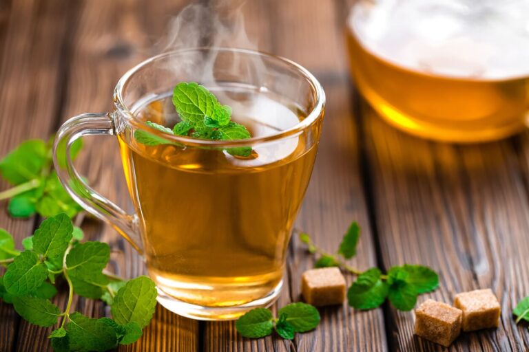 Aprende los increíbles beneficios del té de hierbabuena con bicarbonato para tu salud